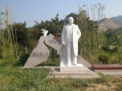 艺术碑雕|青山绿水间，傅作义将军纪念碑熠熠生辉
